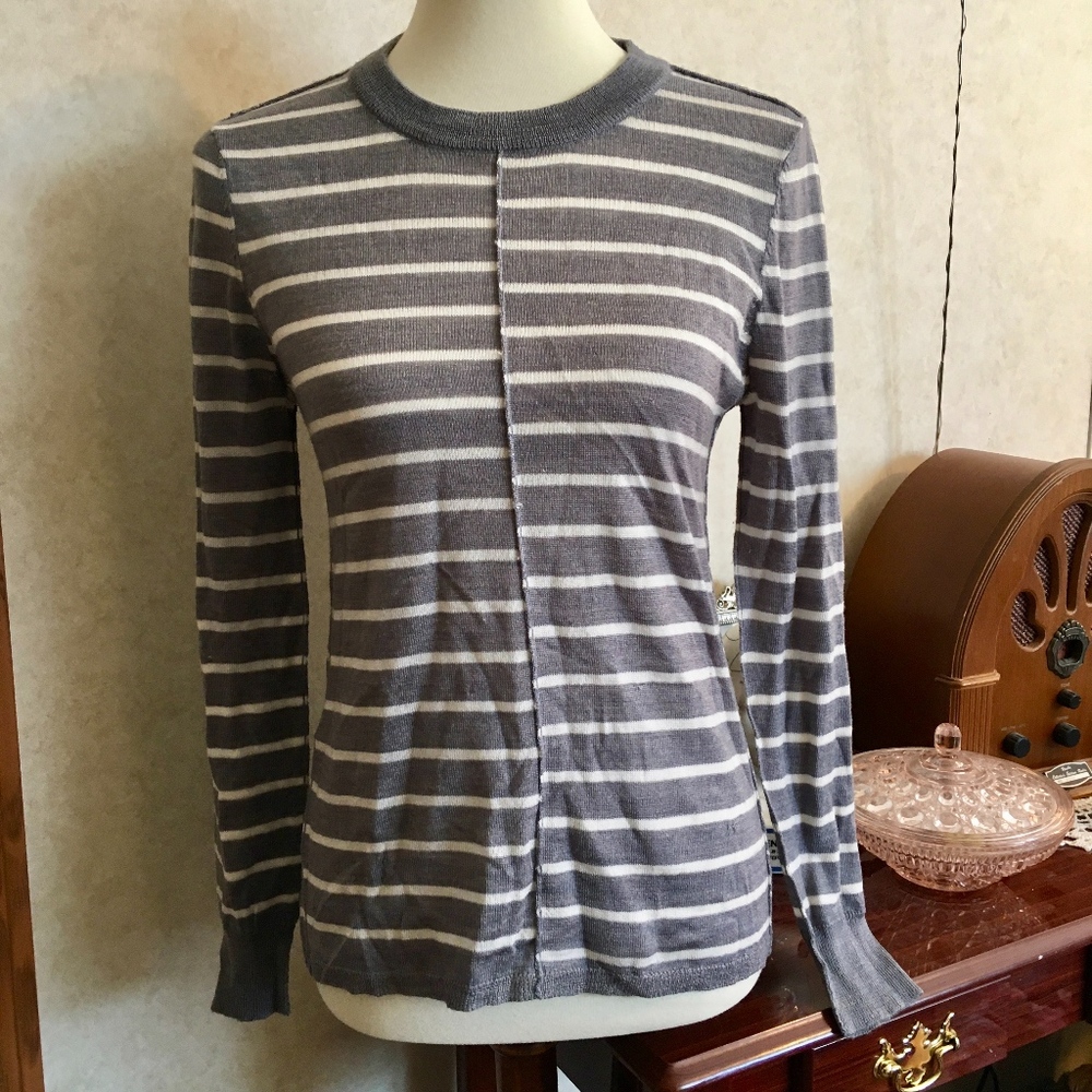 UNTUCKit w/ Merino Wool Gray White Sweater Small